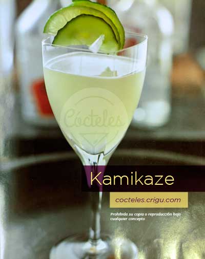 Cóctel Kamikaze con Vodka y Triple Seco