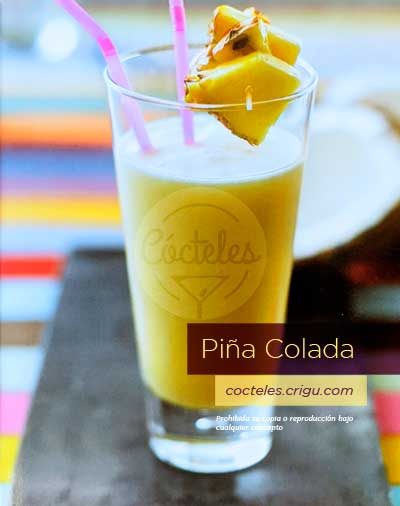 Cóctel Piña Colada con Ron Blanco y Ron Negro. Cóctel Piña Colada con Ron Blanco y Ron Negro.